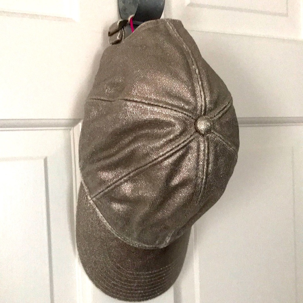 SO CHIC! Metallic cotton J.Crew baseball cap 💕